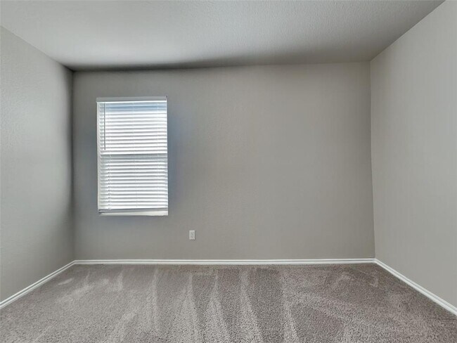 Building Photo - 5124 Saddle Clb Dr