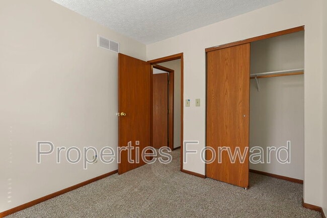 Building Photo - 2246 Shirlene Dr
