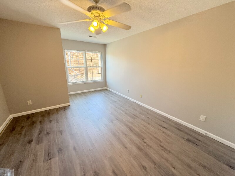 Building Photo - 512 Lake Shore Dr