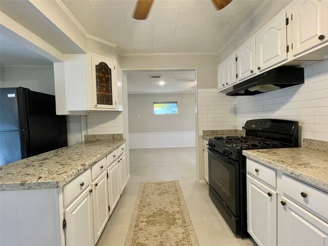 Building Photo - 1112 Southampton Dr