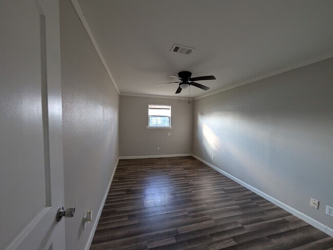 Building Photo - 4405 Pradice St