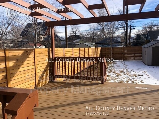 Building Photo - 380 Elati St