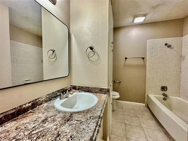 Building Photo - 1611 Onion Creek Village Dr