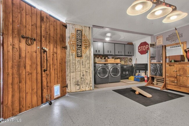 Building Photo - 6621 E 4th St