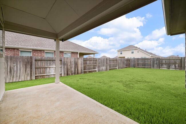 Building Photo - 26626 Daylily Grove St