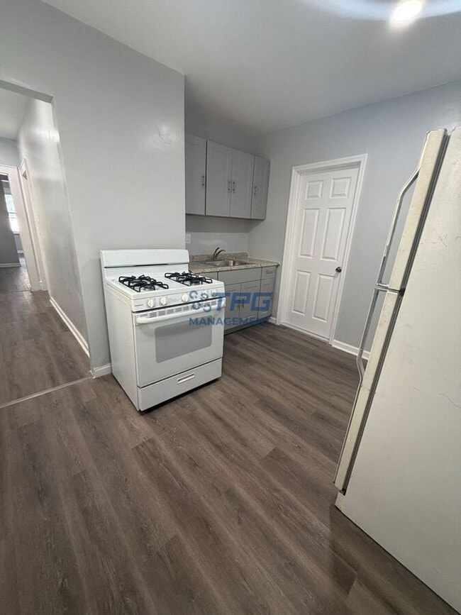 Building Photo - 134 Dewey St