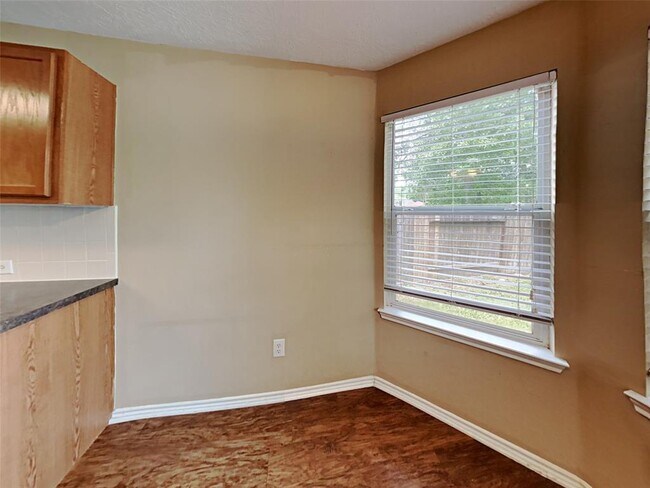 Building Photo - 706 Razee Ct