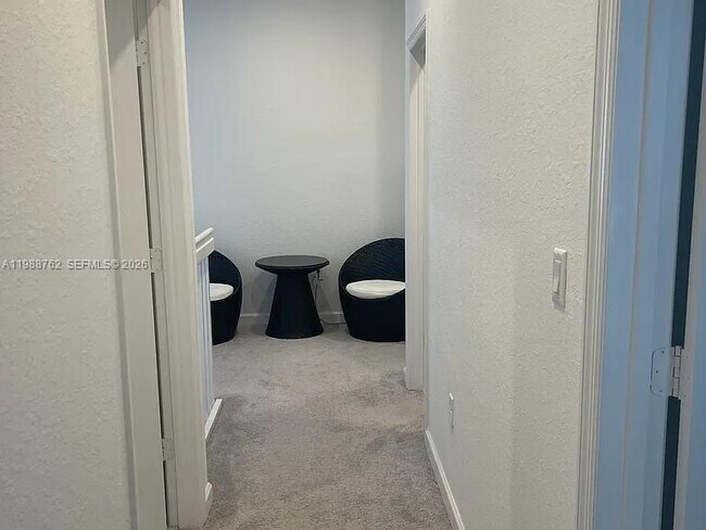 Building Photo - 728 SE 14th Ct