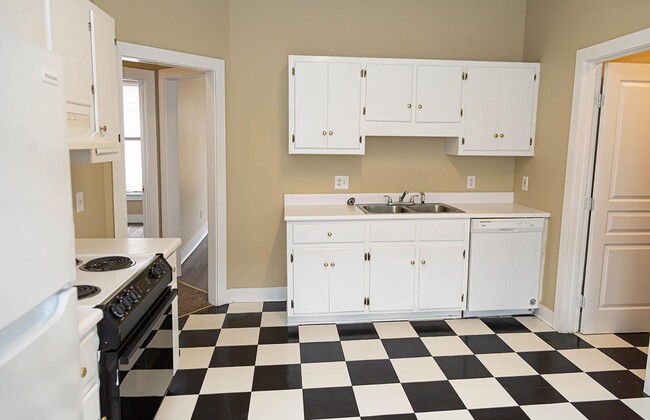 Building Photo - Spacious 2 Bedroom Walkable to Downtown