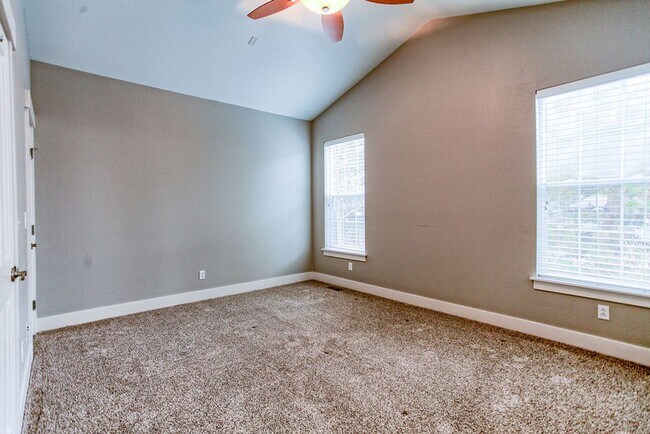 Building Photo - 2 Bedroom 2 Bath Loveland Ranch Home