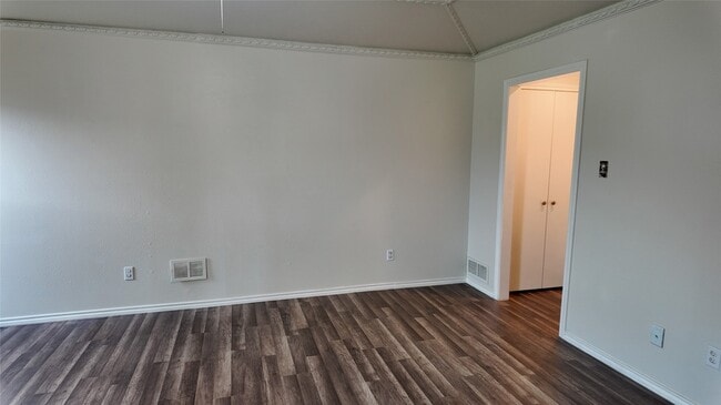 Building Photo - 613 Palomar Ln