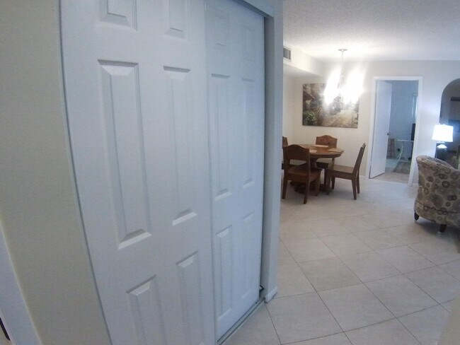 Building Photo - 22 Capri Dr