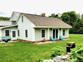 Building Photo - 257 Main St