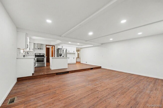 Building Photo - 35656 Saxony Dr