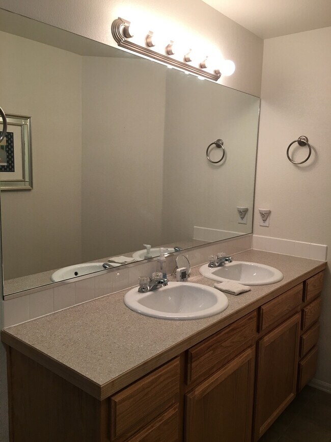 Building Photo - Must-see stunning home! Won't last long!