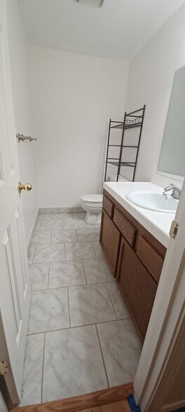 Master Bedroom Half Bath - 29640 SW Volley St