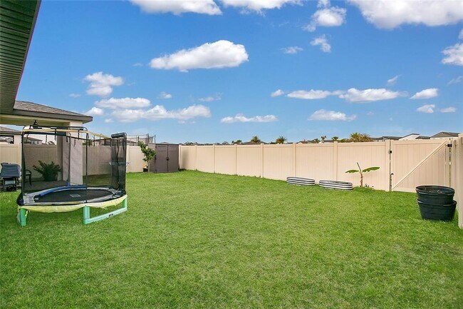 Building Photo - 527 Amadoras Wy
