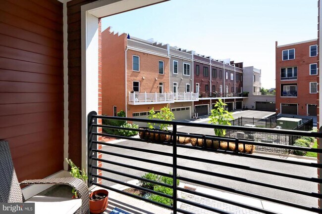 Building Photo - 1915 Main Line Blvd