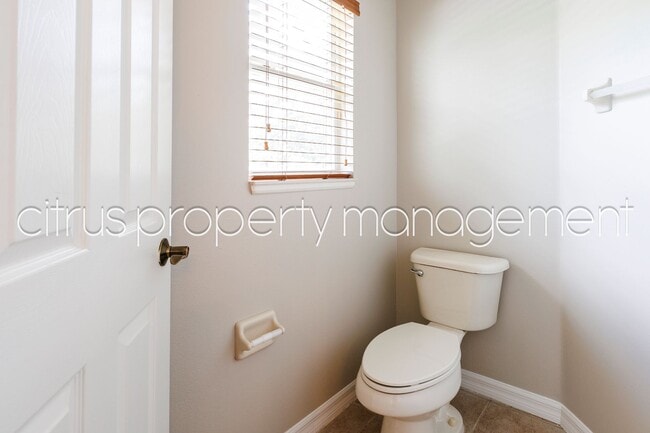 Building Photo - Spacious 4/3 in Independence Available Now!