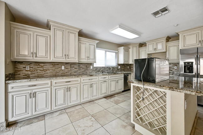 Building Photo - 7500 E Deer Valley Rd