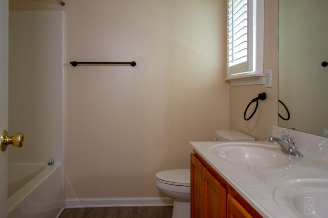 Building Photo - Townhome in 28273