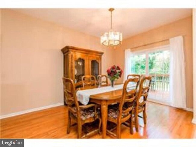 Building Photo - 556 Cork Cir