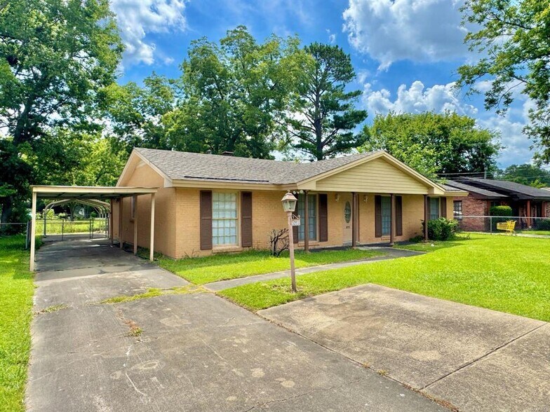 Building Photo - 3253 Windwood Dr