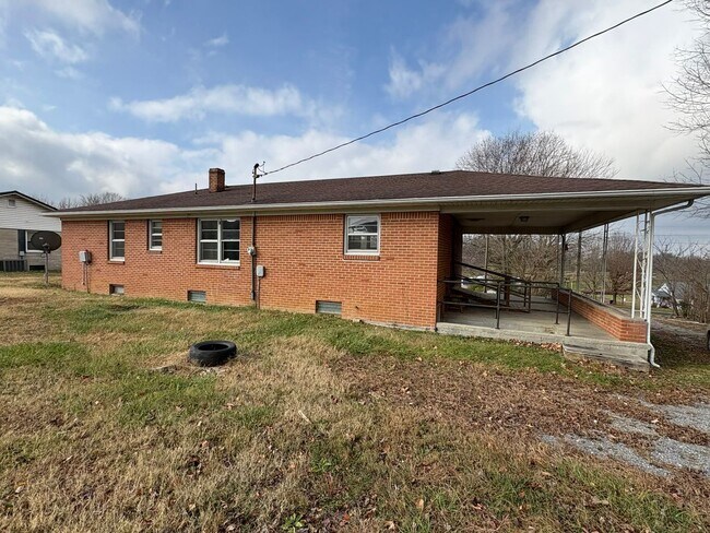 Building Photo - Comfortable Small-Town Living