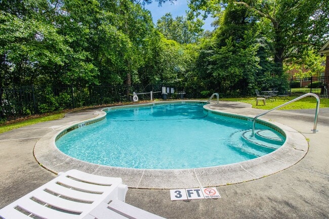 Building Photo - Renovated 1-Bedroom Condo in Heathwood Cou...