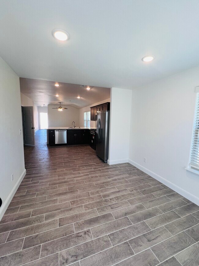 Building Photo - 2091 Bluestem Dr