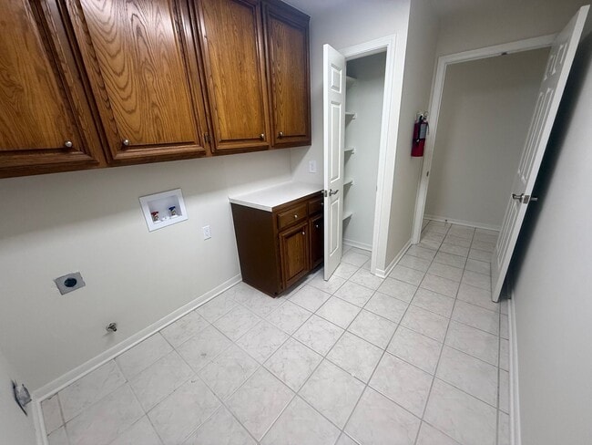 Building Photo - Garden Home