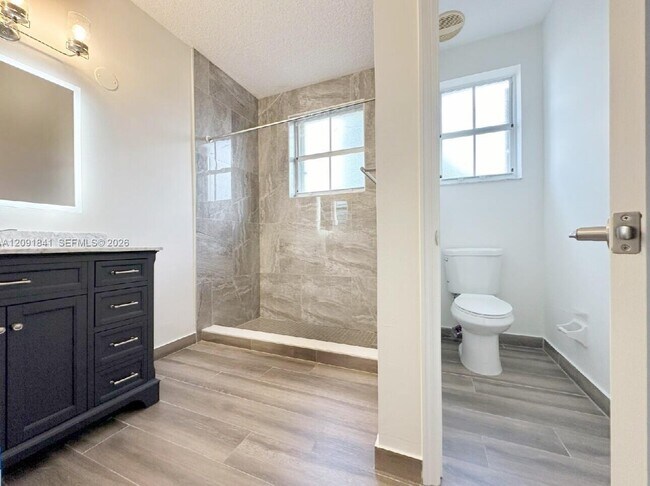 Building Photo - 202 Riverwalk Cir