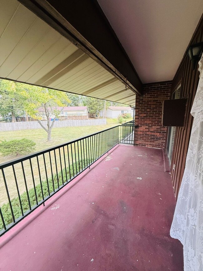 Building Photo - Spacious 2 Bedroom Hazelwood Apartment