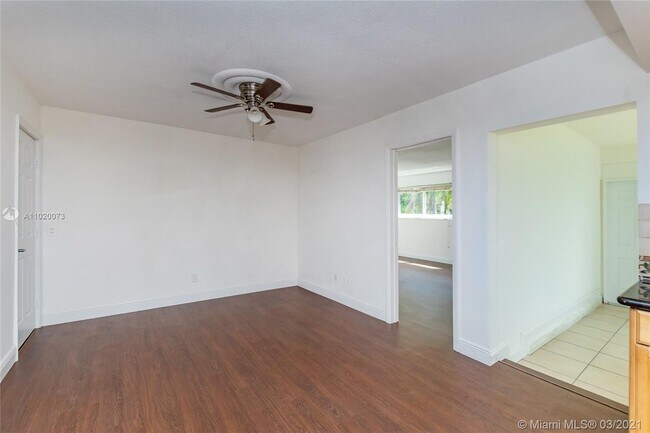 Building Photo - 4500 SW 42nd Ter