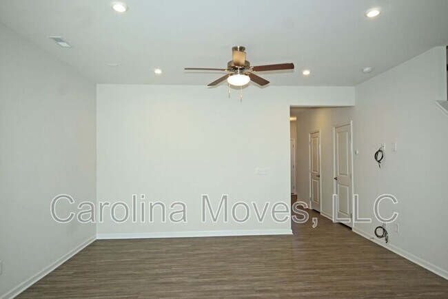 Building Photo - 17 Country Dale Dr