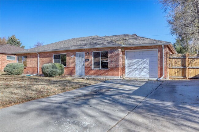 Building Photo - Ranch, no stairs, 1-car garage, fenced yar...