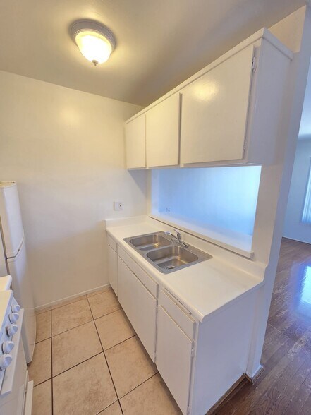 Building Photo - 4660 Kester Ave