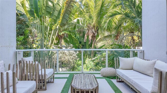 Building Photo - 455 NE 39th St