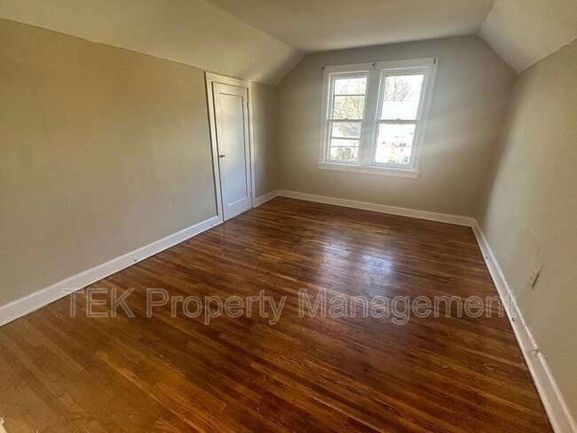 Building Photo - 202 4th St