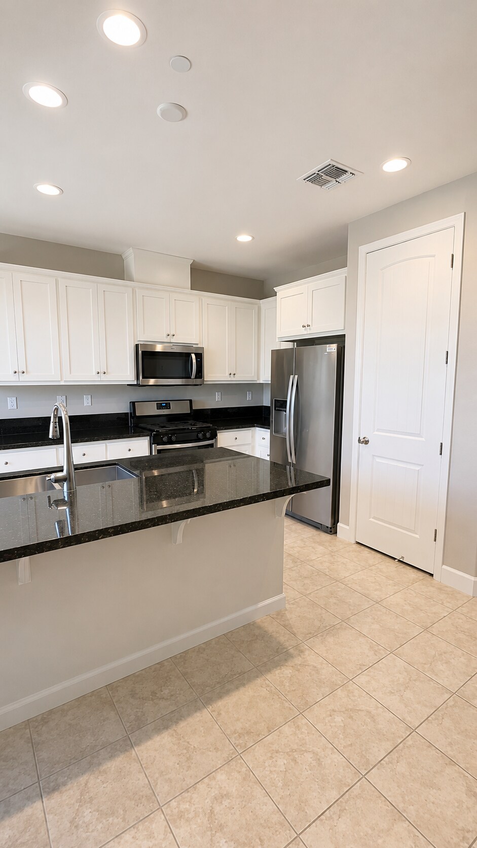 Building Photo - 2072 Parsons Dr