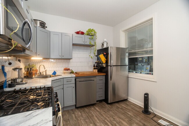 Building Photo - 2906 N Harding Ave