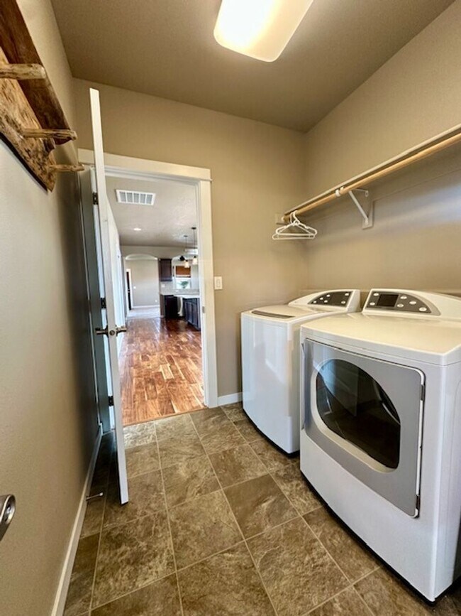 Building Photo - 63266 NW Newhall Pl
