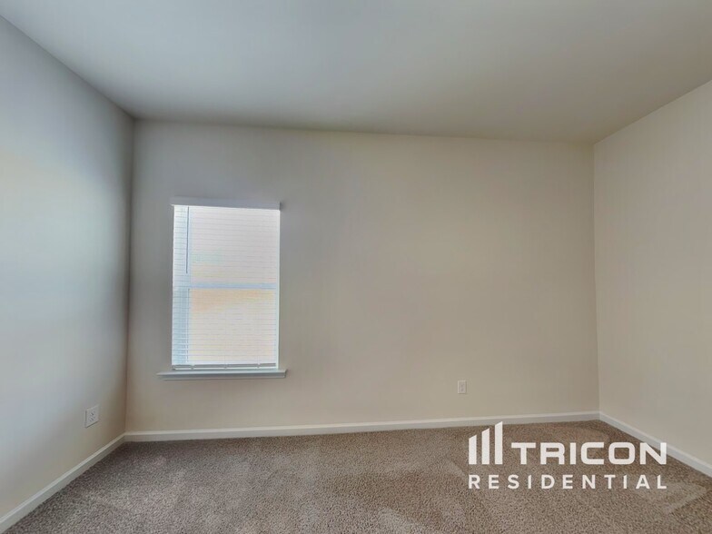 Building Photo - 1040 Claas Wy