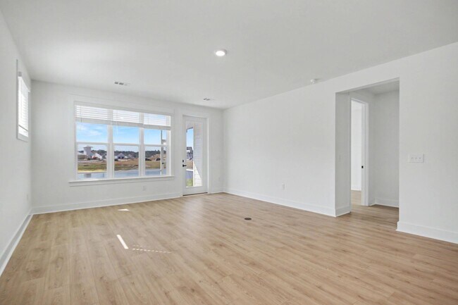 Building Photo - 3084 Claredon St