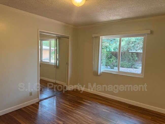 Building Photo - 2279 Saranne St