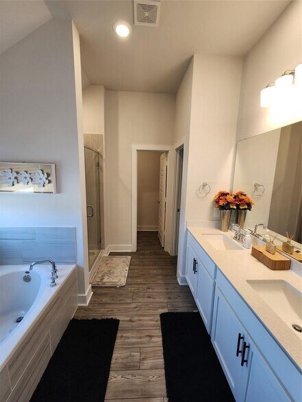 Building Photo - 10603 Whitejacket