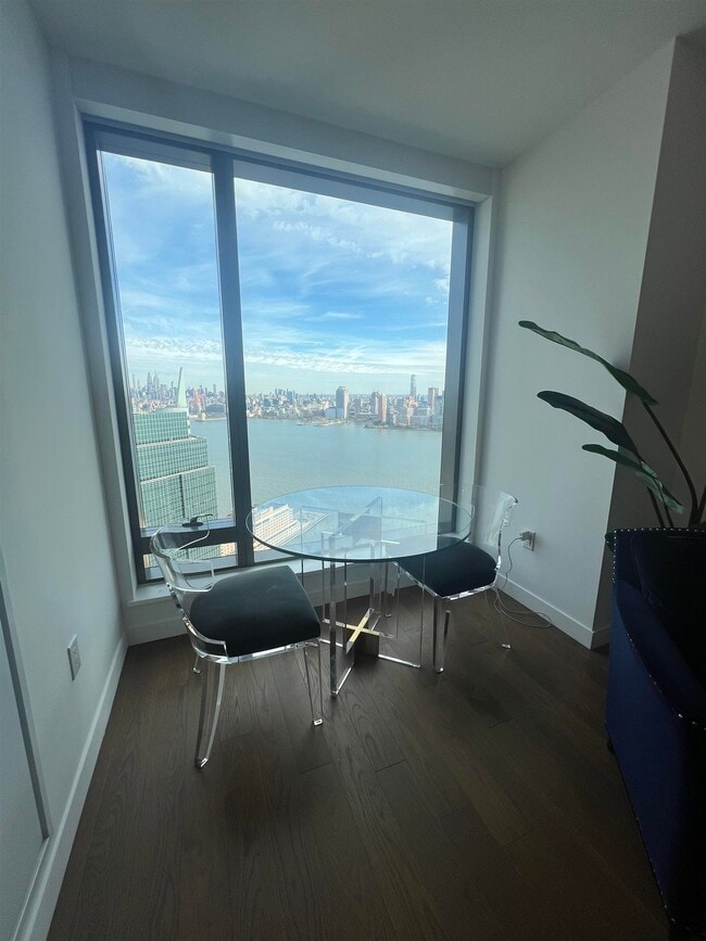 Building Photo - 99 Hudson St