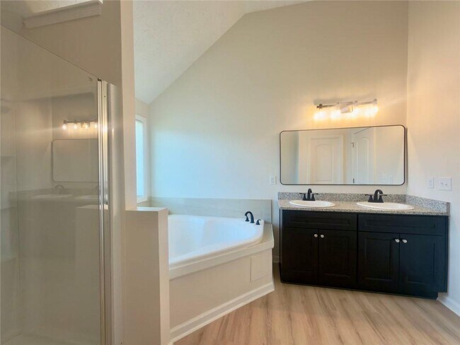 Building Photo - 2770 Austin Ridge Dr NE