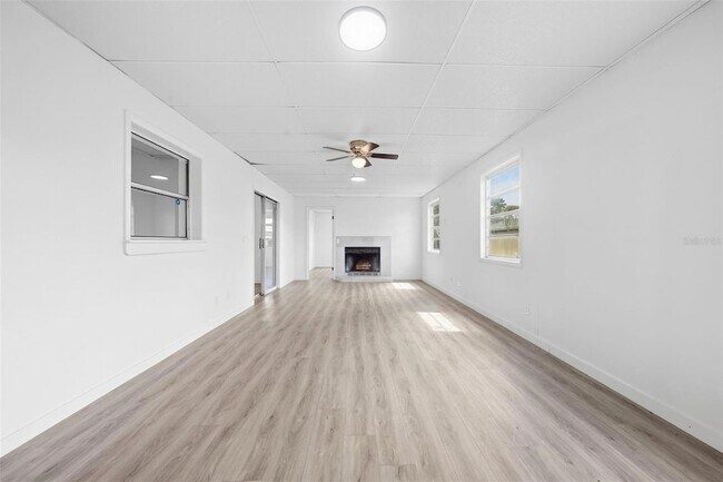 Building Photo - 515 Floral Dr