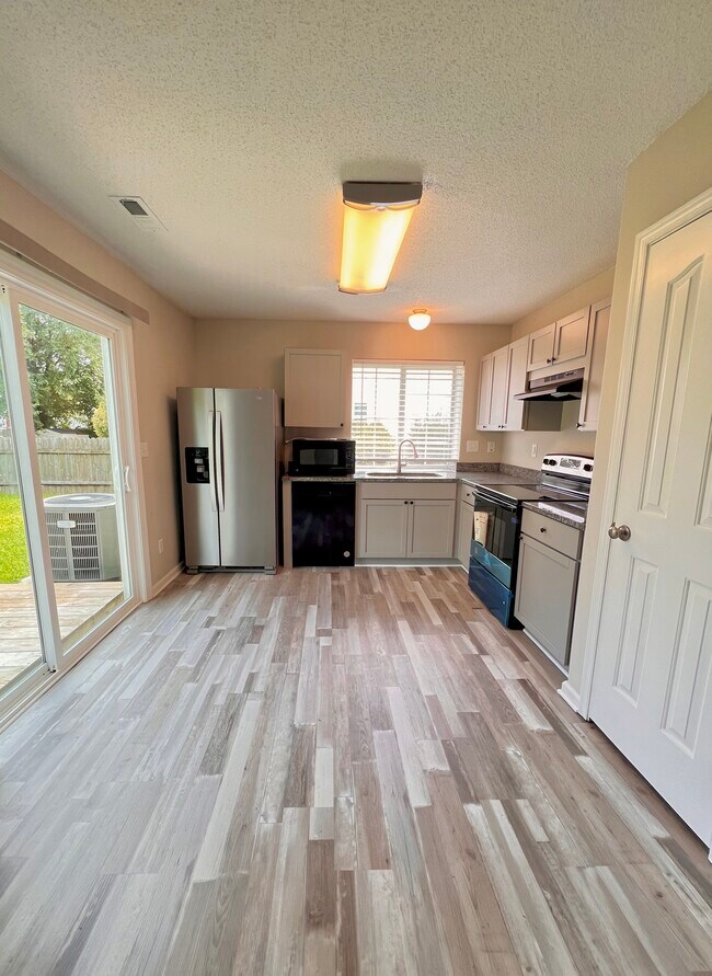 Building Photo - 6223 Cambridge Dr